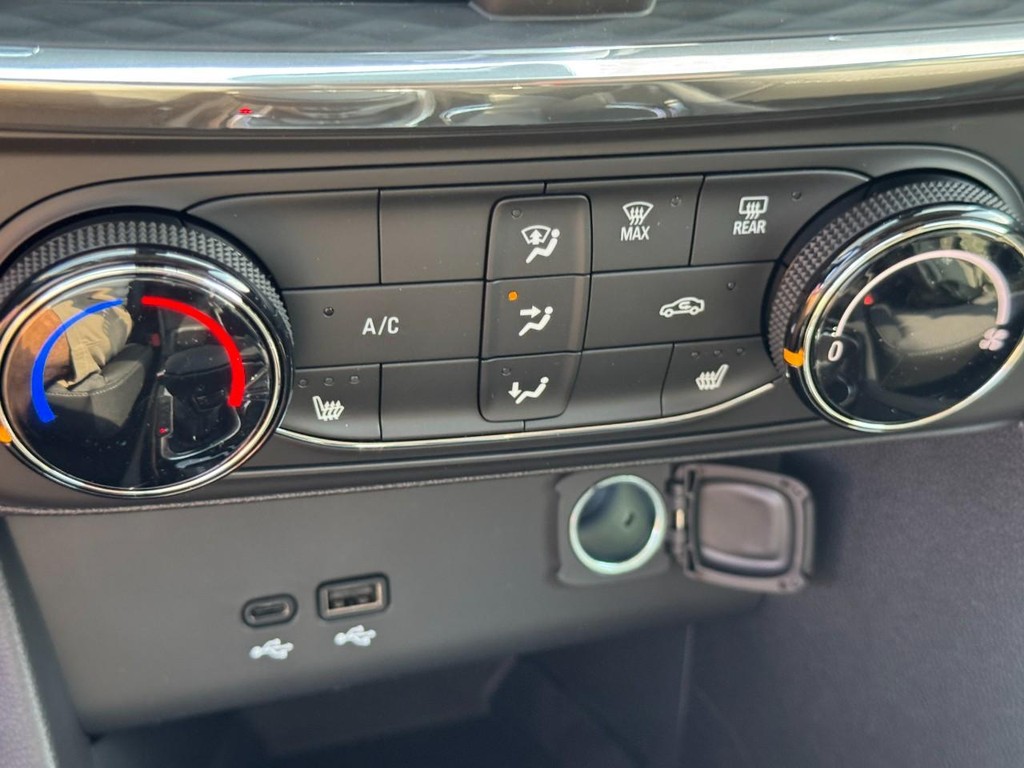 Buick Encore GX Vehicle Image 14