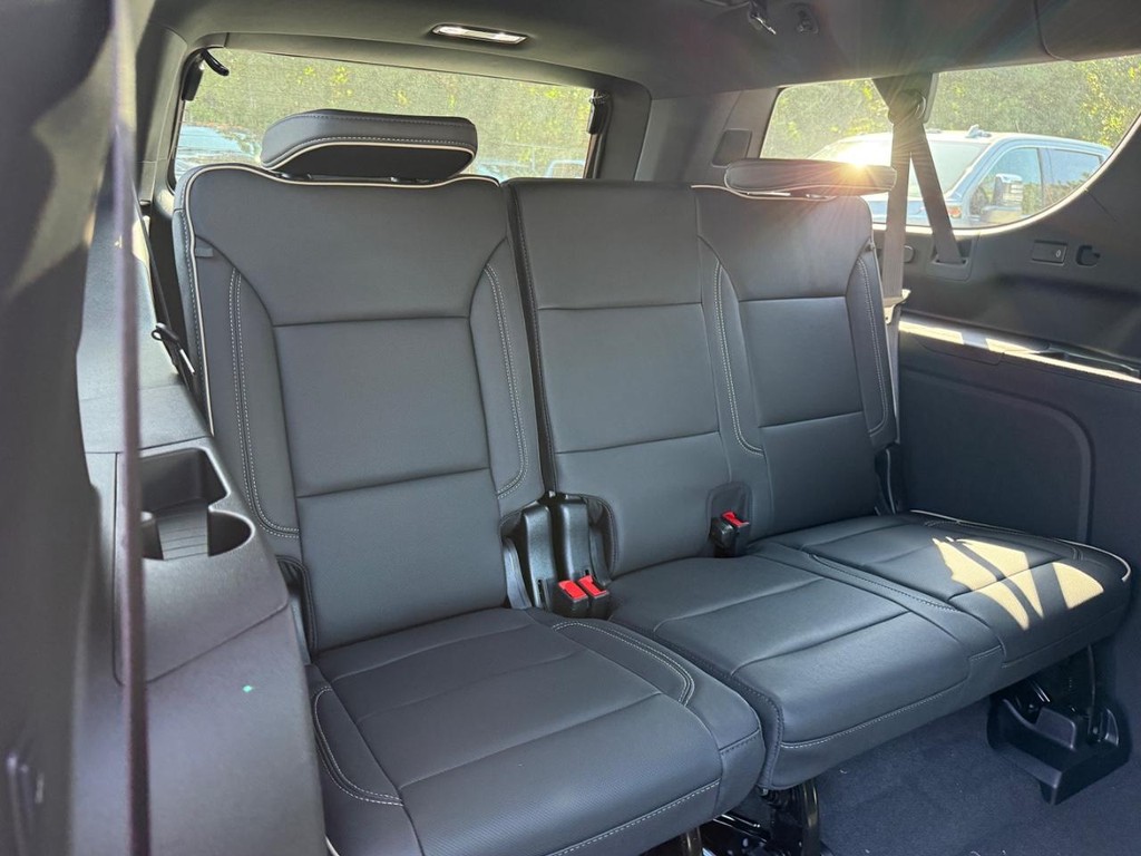 GMC Yukon XL Vehicle Image 04
