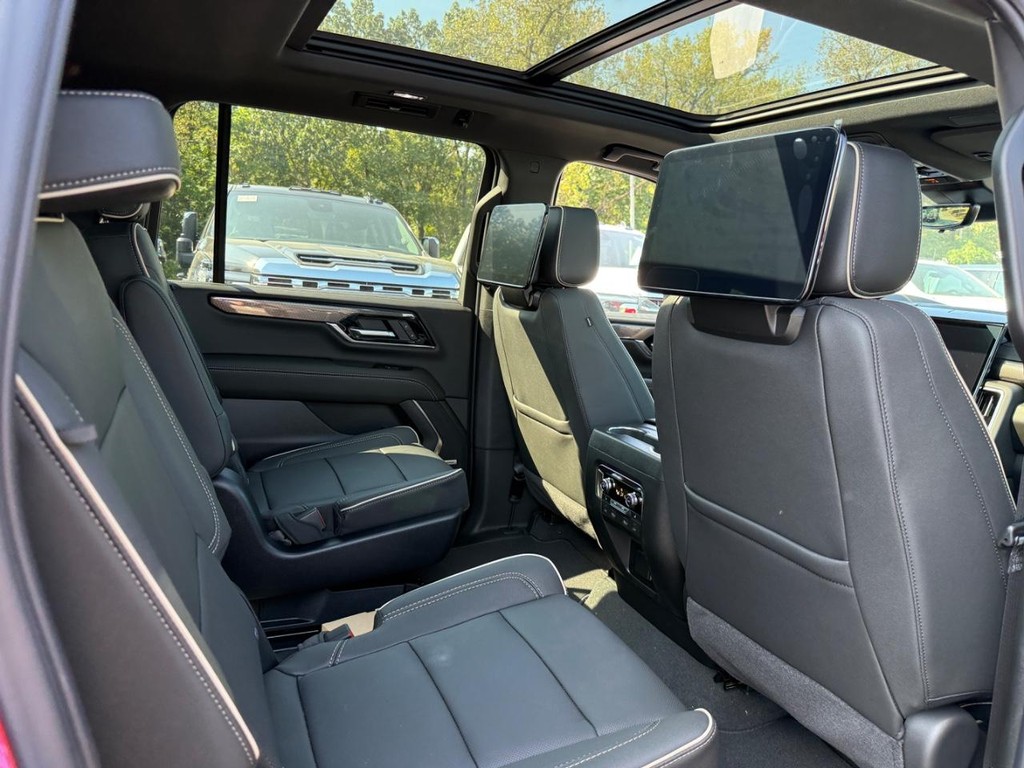 GMC Yukon XL Vehicle Image 05