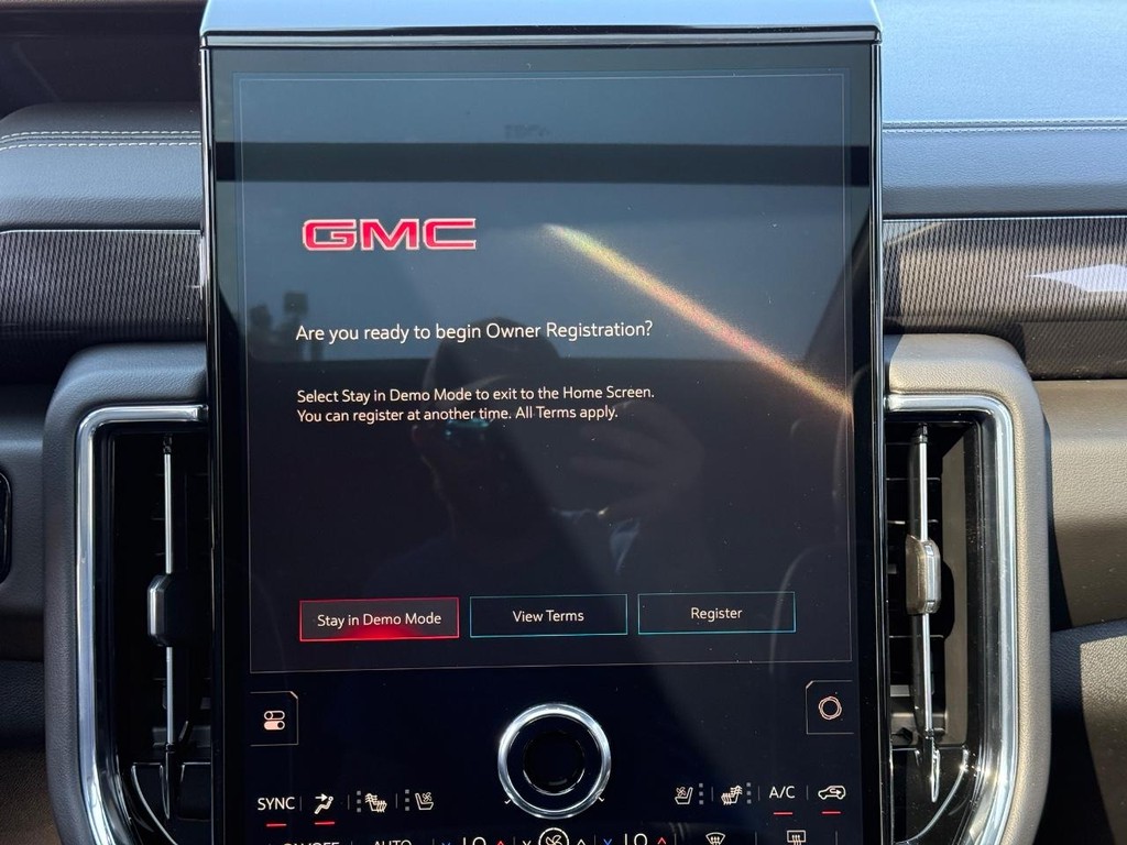 GMC Yukon XL Vehicle Image 09