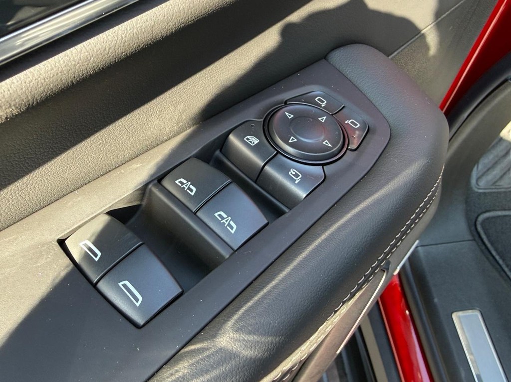 GMC Yukon XL Vehicle Image 11