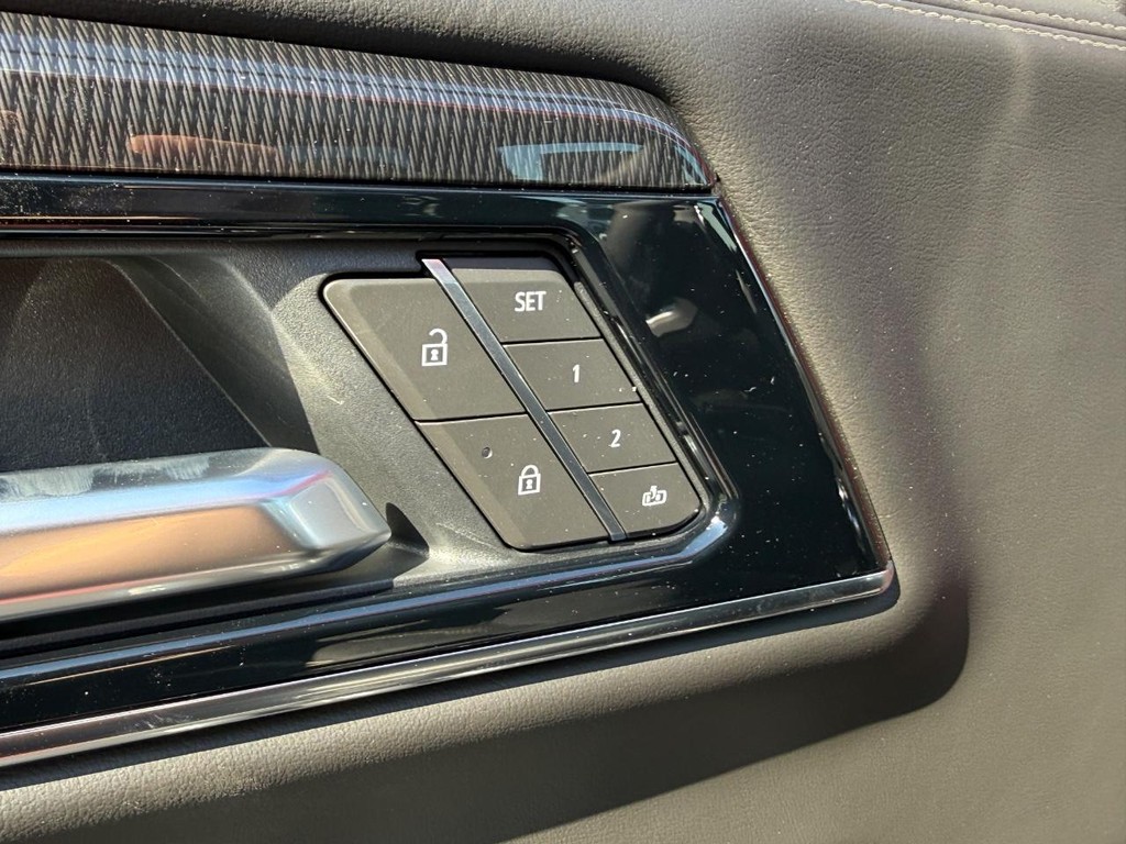 GMC Yukon XL Vehicle Image 12