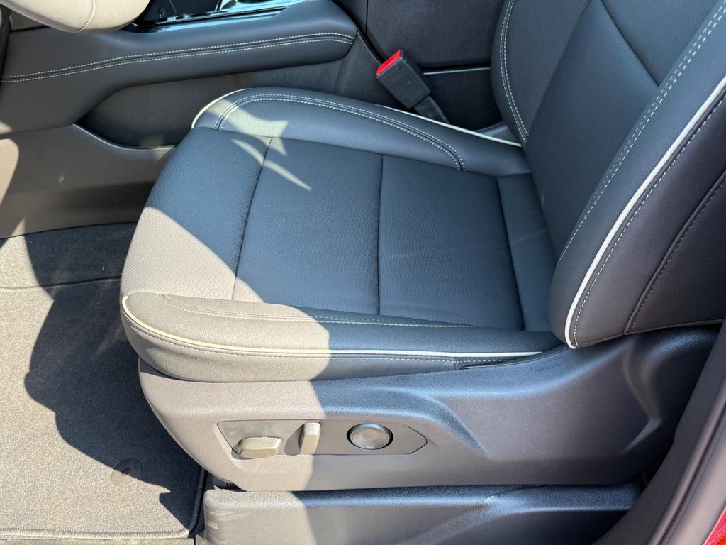 GMC Yukon XL Vehicle Image 13