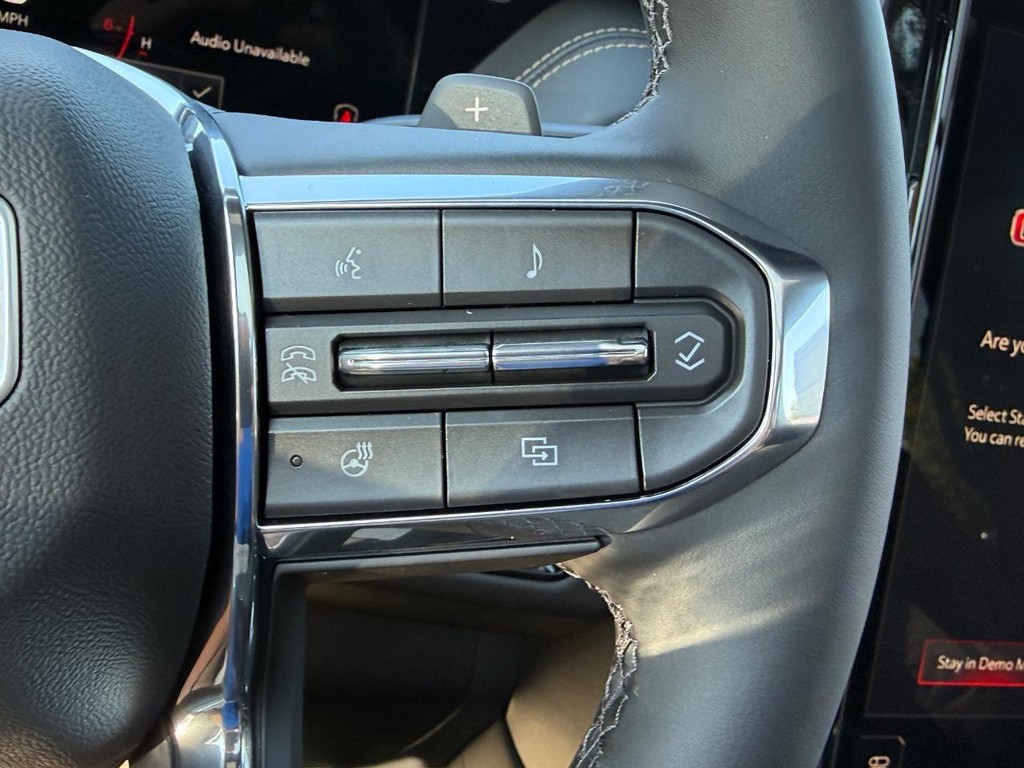 GMC Yukon XL Vehicle Image 16