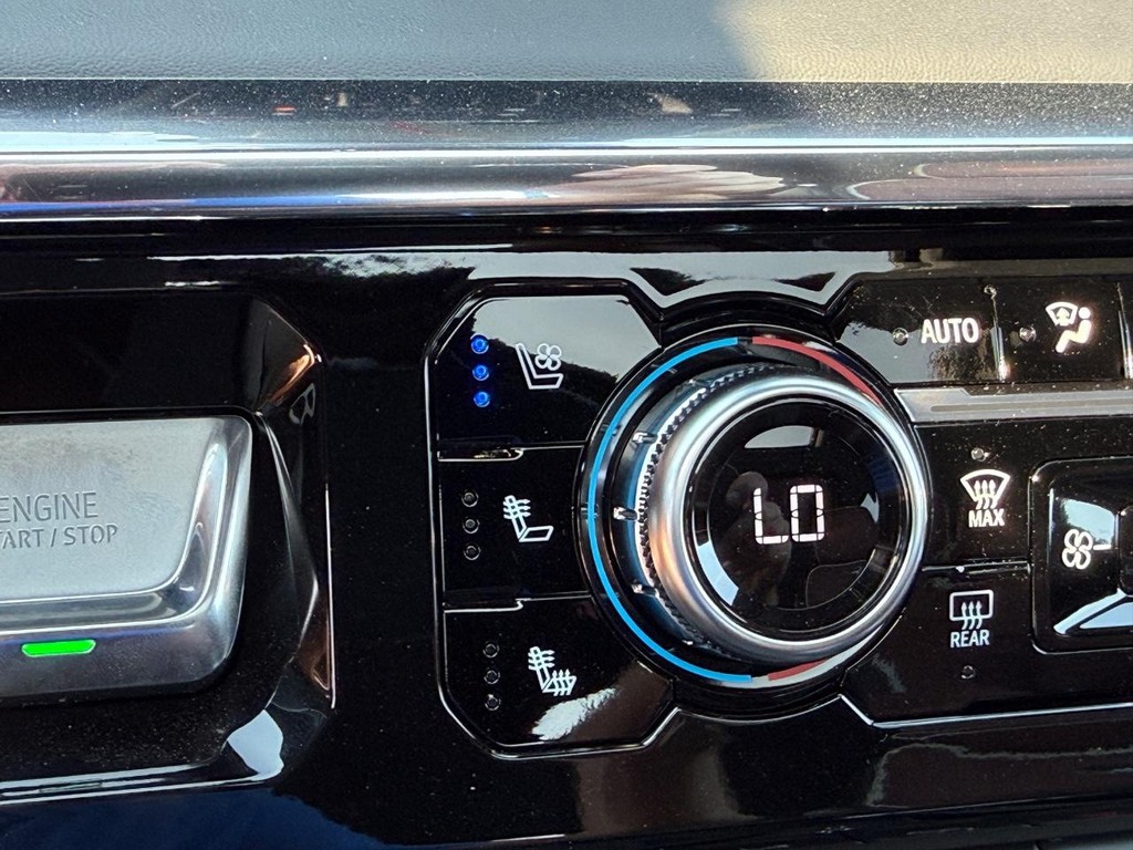 GMC Yukon XL Vehicle Image 20