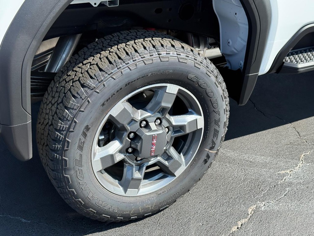 GMC Sierra 2500HD Vehicle Image 04