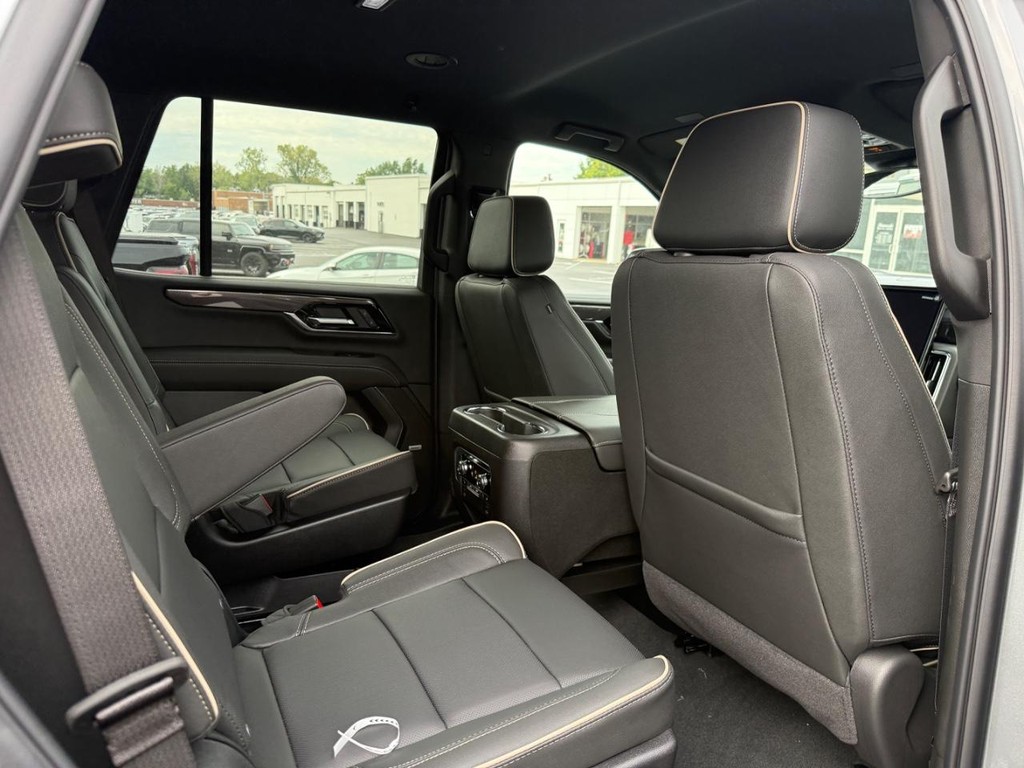 GMC Yukon Vehicle Image 06