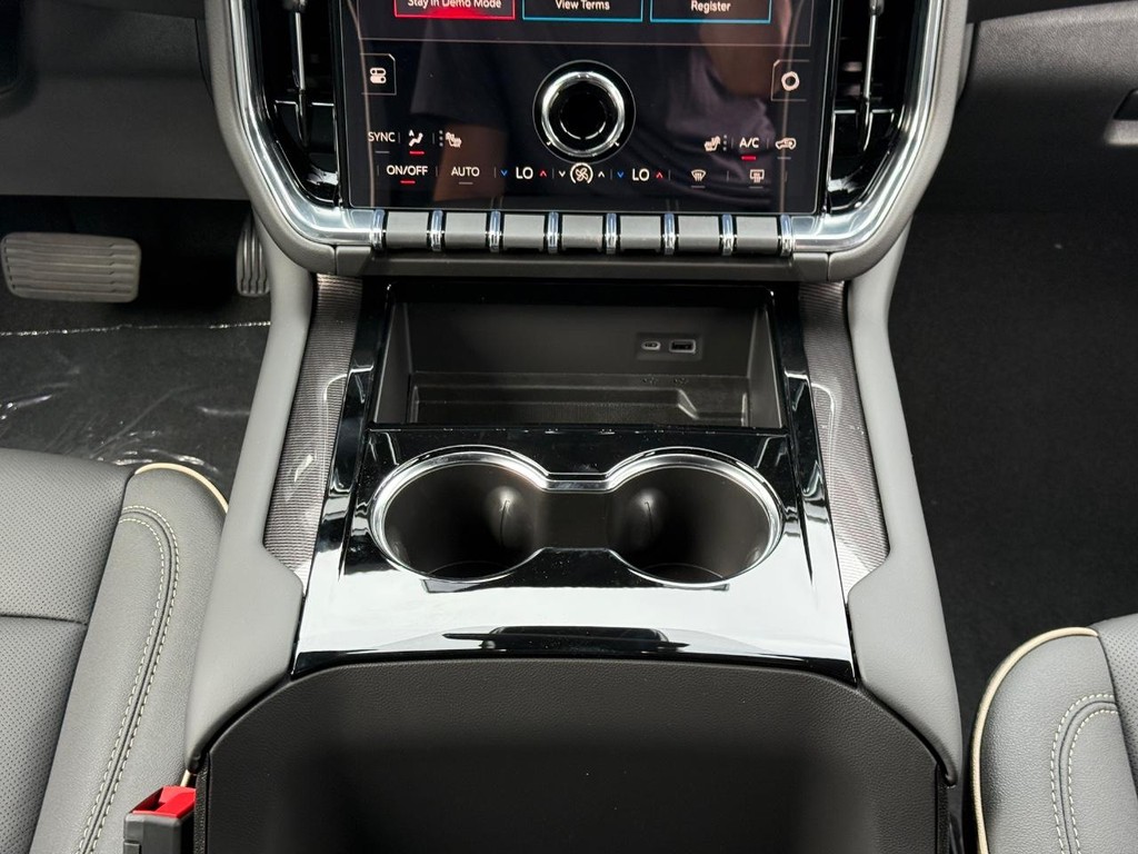 GMC Yukon Vehicle Image 10