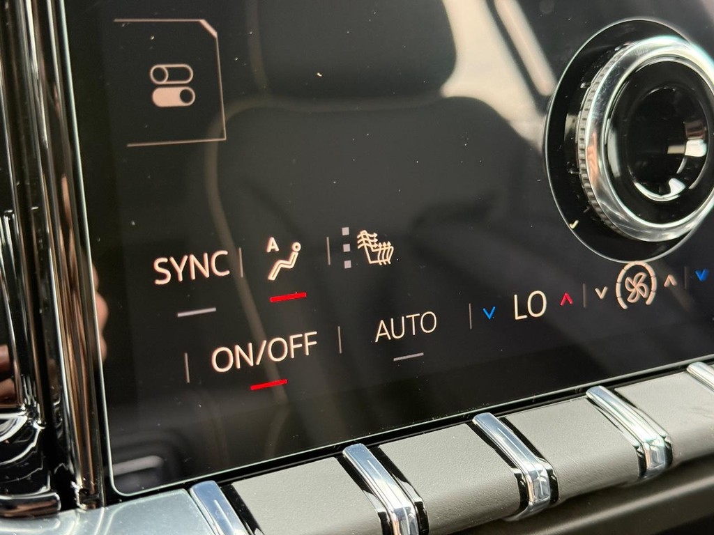 GMC Yukon Vehicle Image 19
