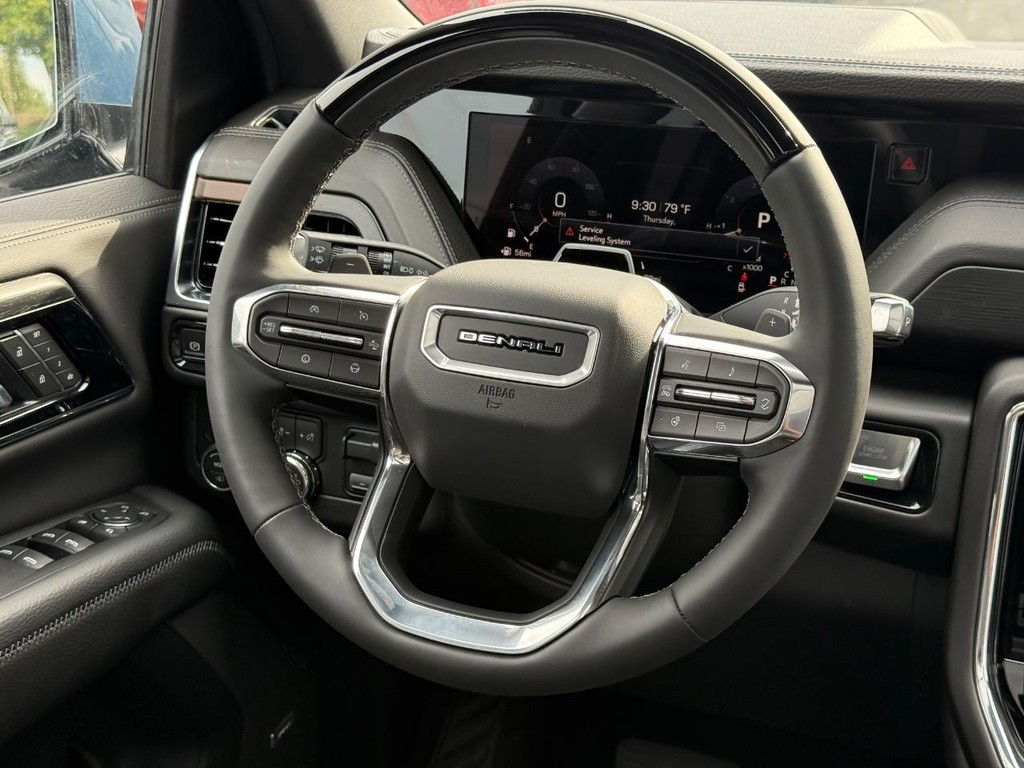 GMC Yukon Vehicle Image 09