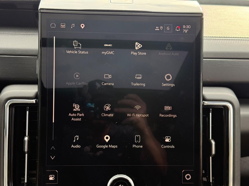 GMC Yukon Vehicle Image 10