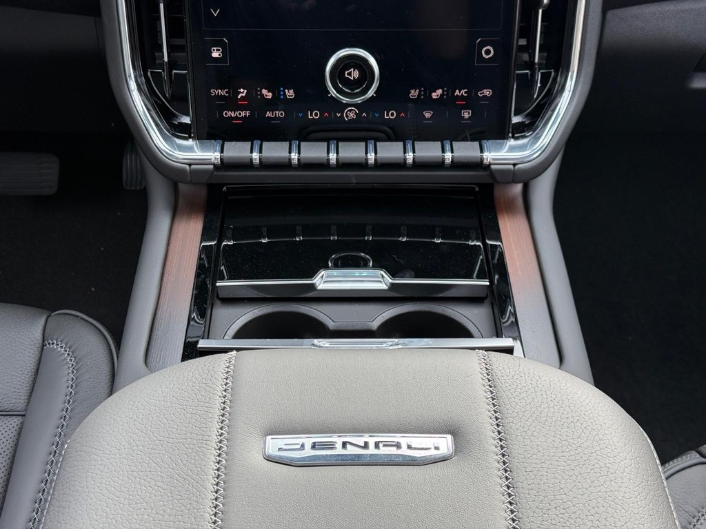GMC Yukon Vehicle Image 11
