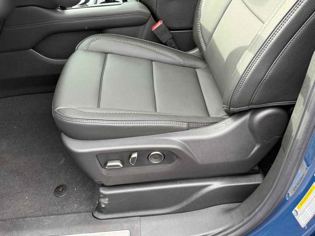 GMC Yukon Vehicle Image 14