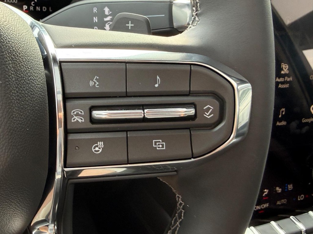 GMC Yukon Vehicle Image 17