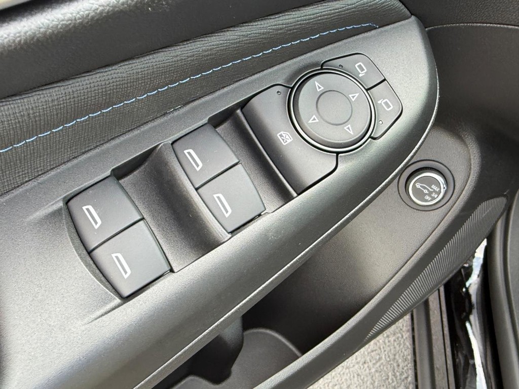Buick Envista Vehicle Image 10