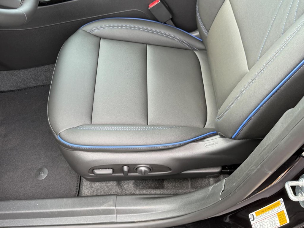 Buick Envista Vehicle Image 11