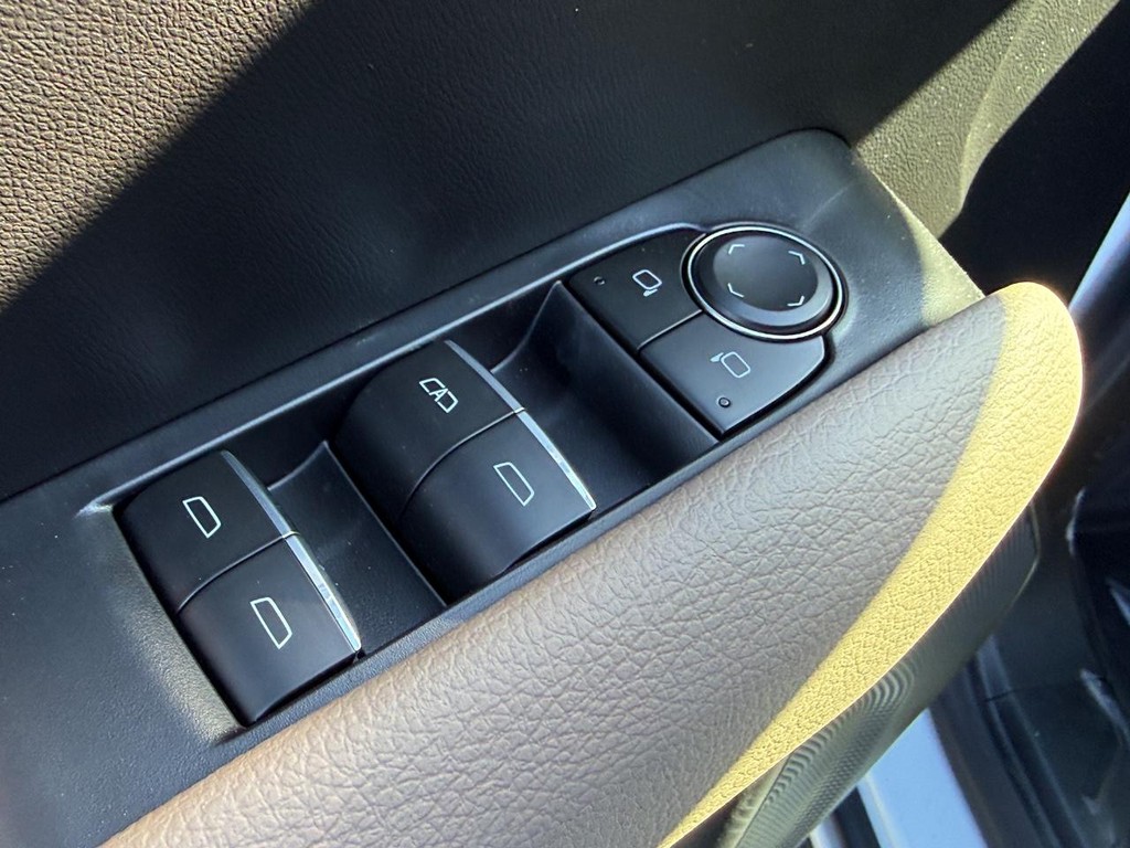 GMC Canyon Vehicle Image 10