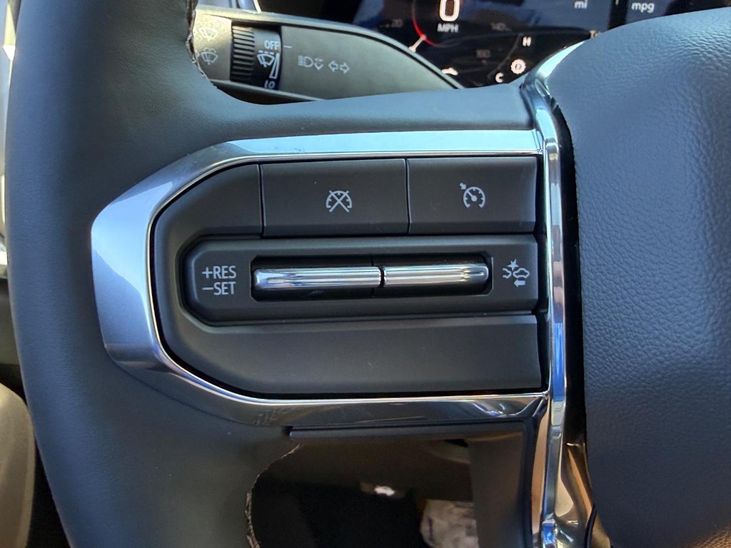GMC Canyon Vehicle Image 13