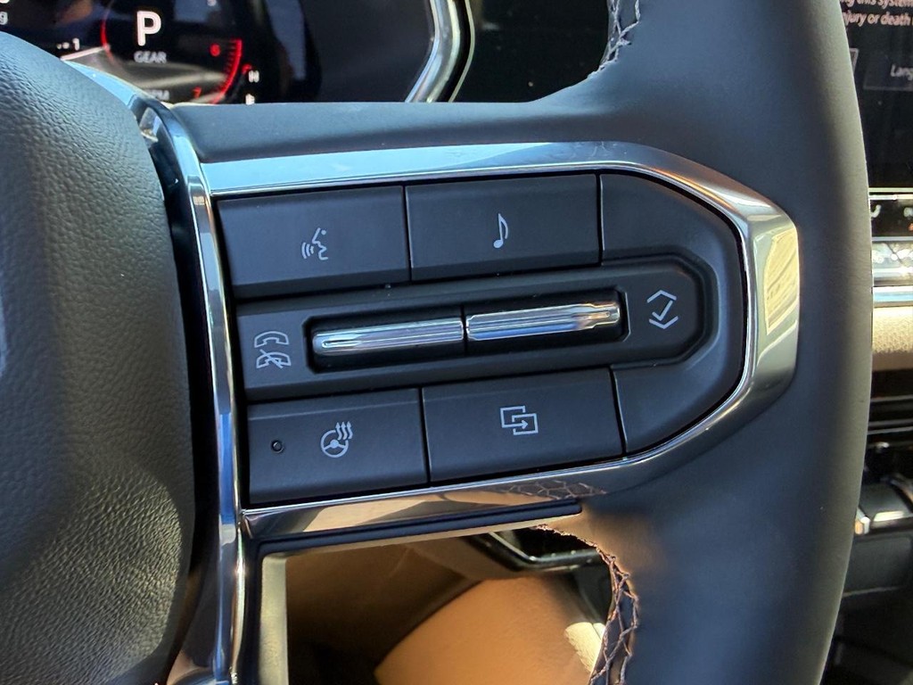 GMC Canyon Vehicle Image 14