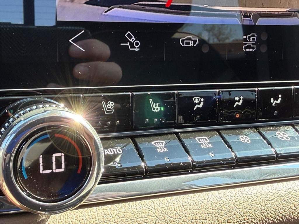 GMC Canyon Vehicle Image 17