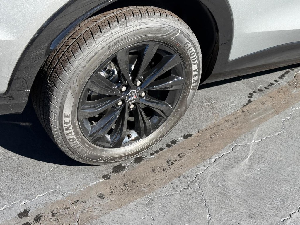 Buick Envista Vehicle Image 04