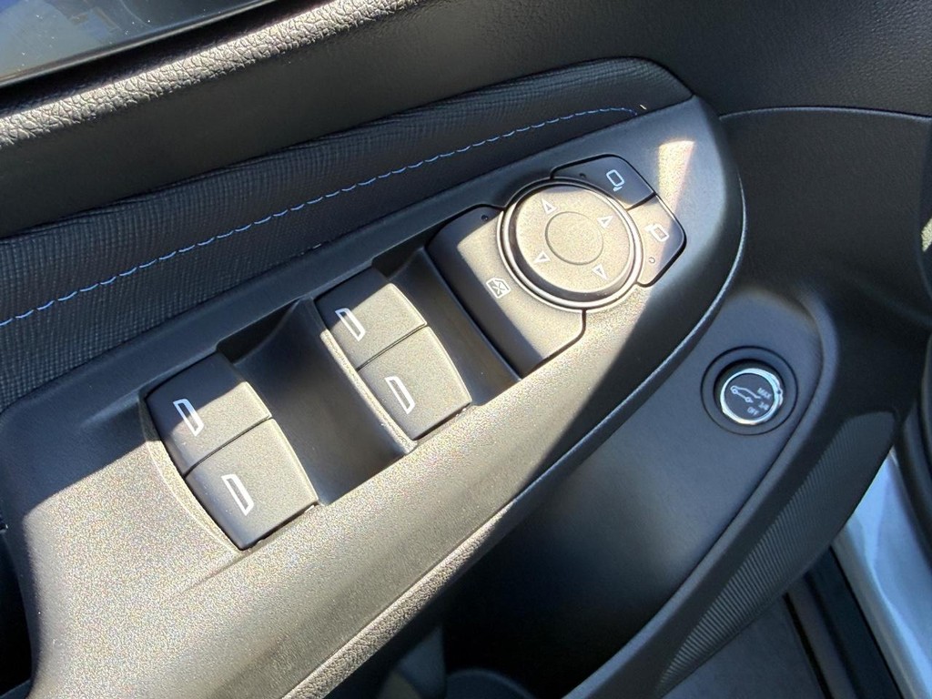 Buick Envista Vehicle Image 10