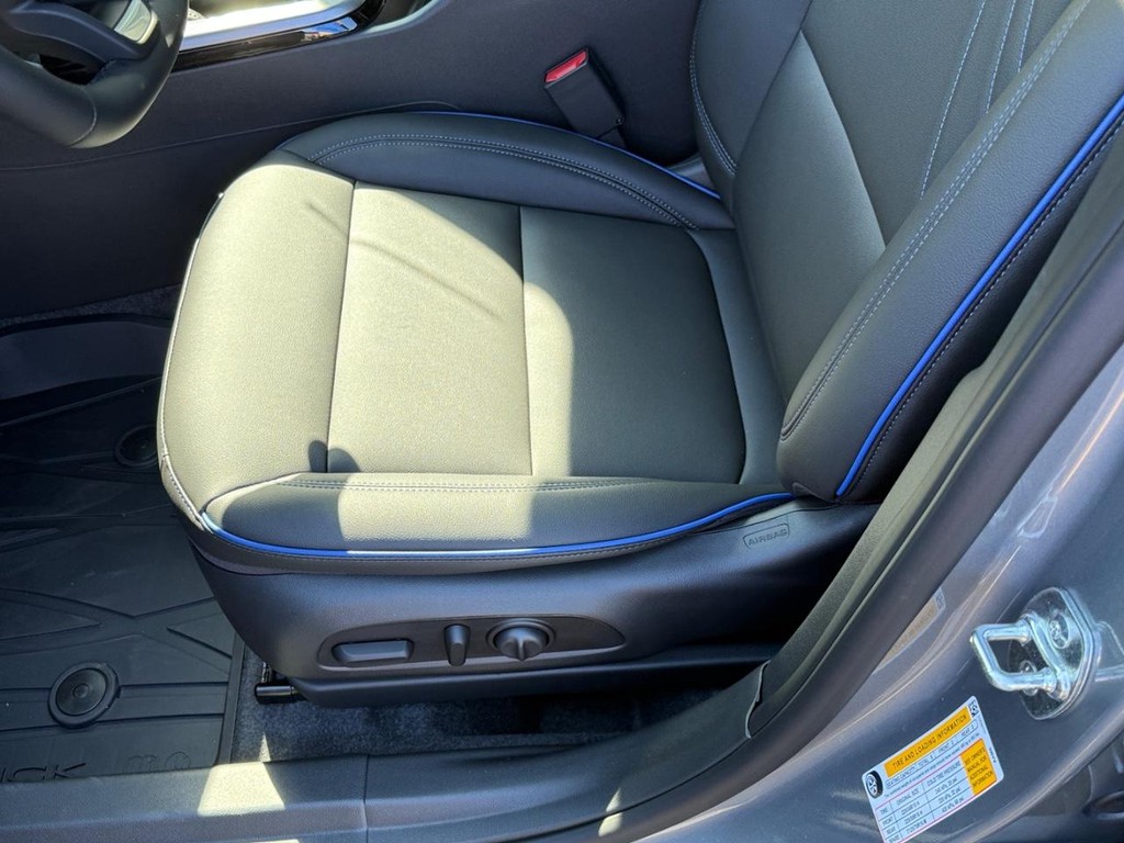 Buick Envista Vehicle Image 11