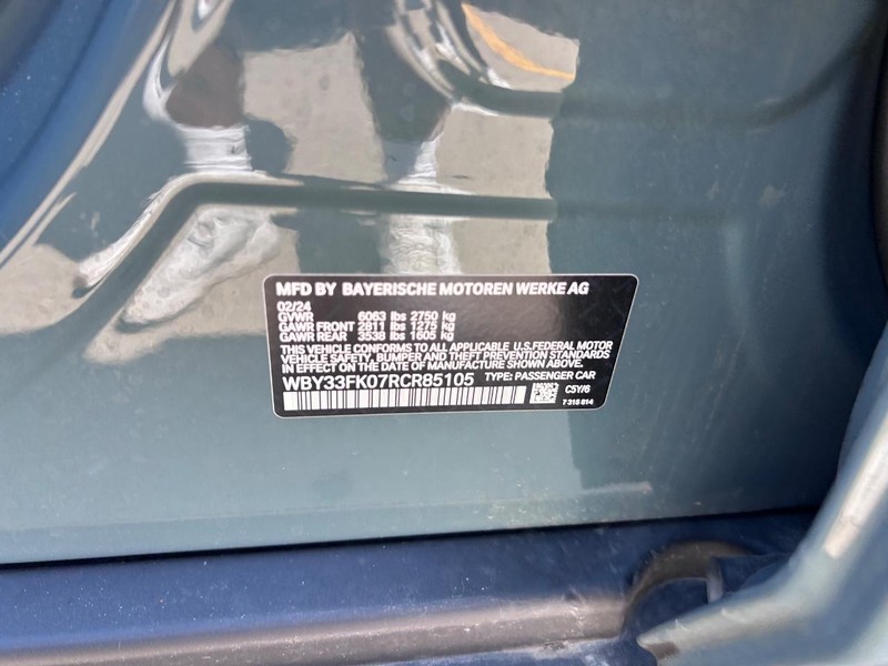 BMW i5 Vehicle Full-screen Gallery Image 22