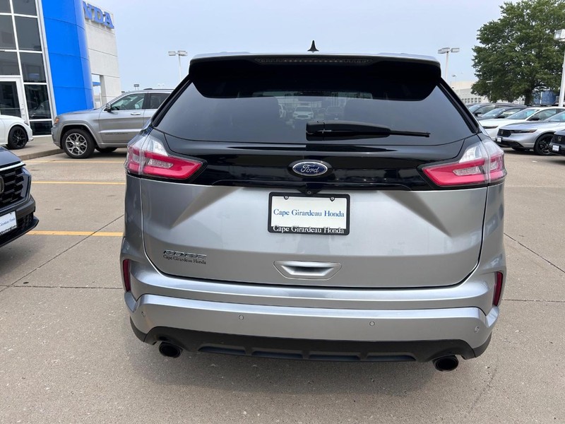 Ford Edge Vehicle Full-screen Gallery Image 03