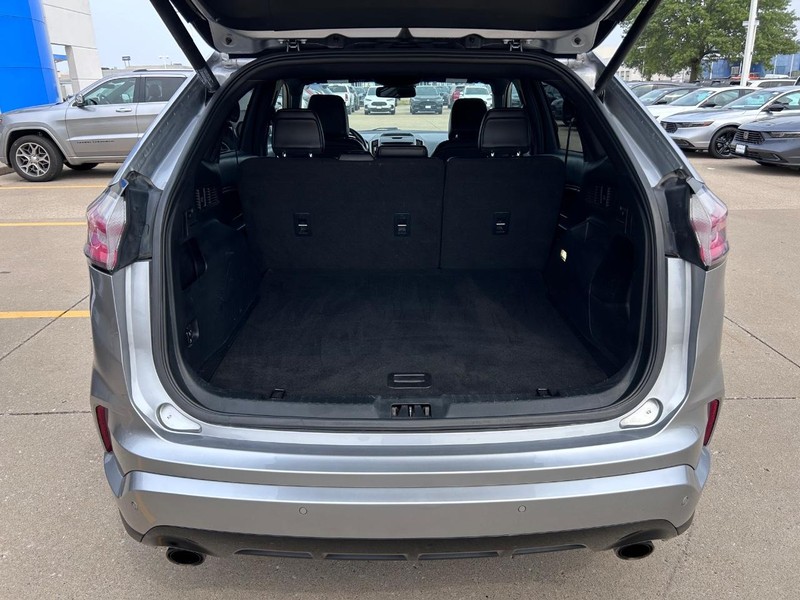 Ford Edge Vehicle Full-screen Gallery Image 04