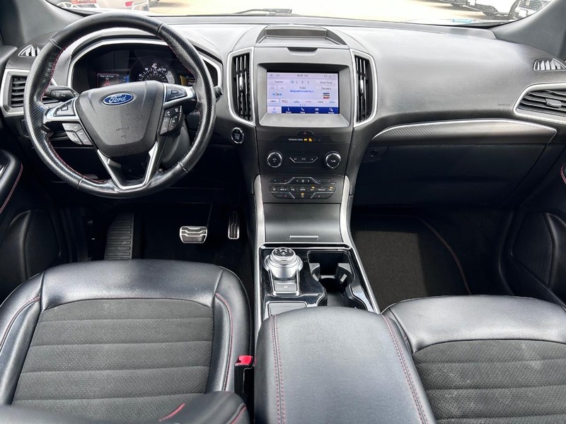 Ford Edge Vehicle Full-screen Gallery Image 10