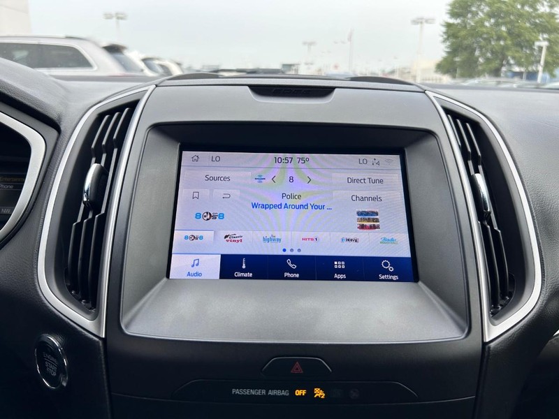 Ford Edge Vehicle Full-screen Gallery Image 14