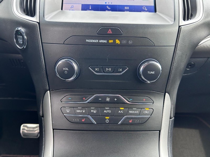 Ford Edge Vehicle Full-screen Gallery Image 15