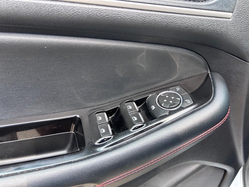 Ford Edge Vehicle Full-screen Gallery Image 18