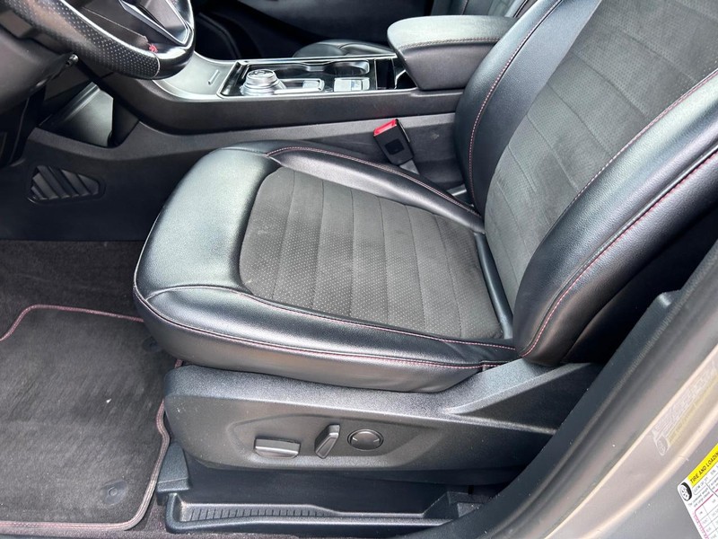 Ford Edge Vehicle Full-screen Gallery Image 19