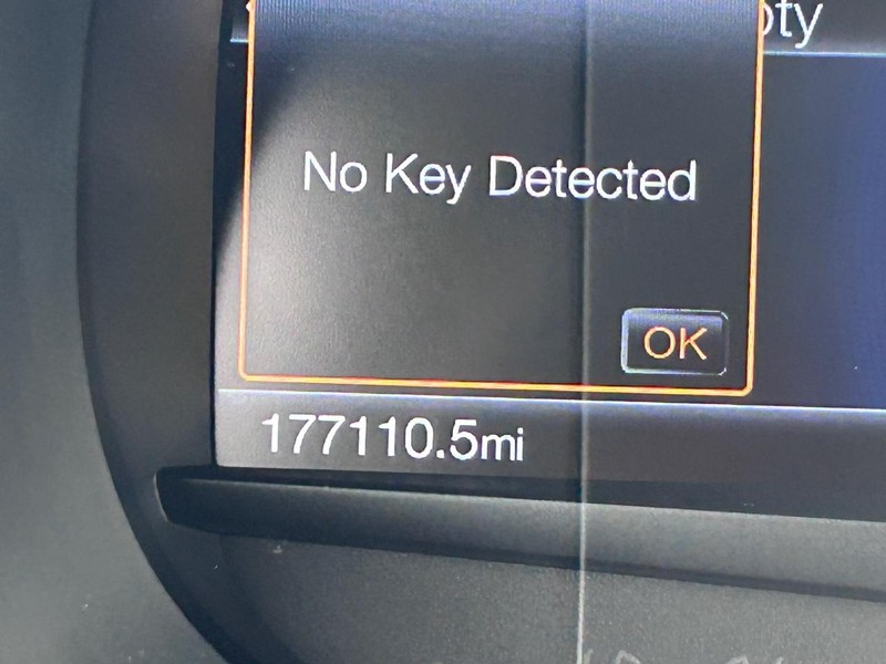 Ford Edge Vehicle Full-screen Gallery Image 20