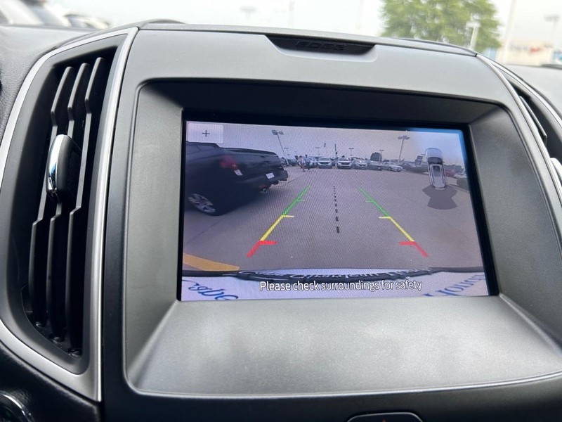 Ford Edge Vehicle Full-screen Gallery Image 21