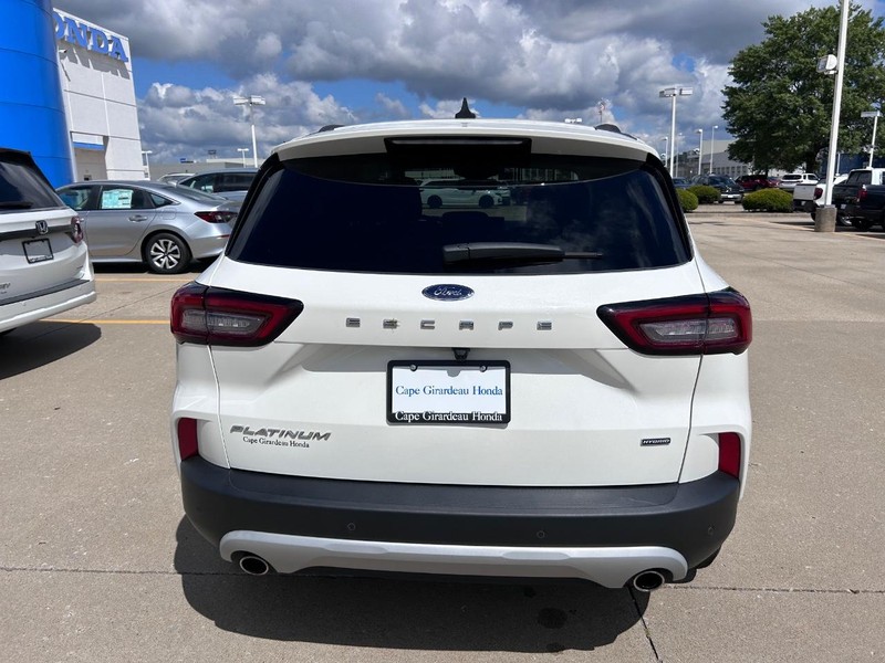 Ford Escape Vehicle Full-screen Gallery Image 03