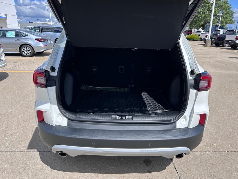 Ford Escape Vehicle Full-screen Gallery Image 04