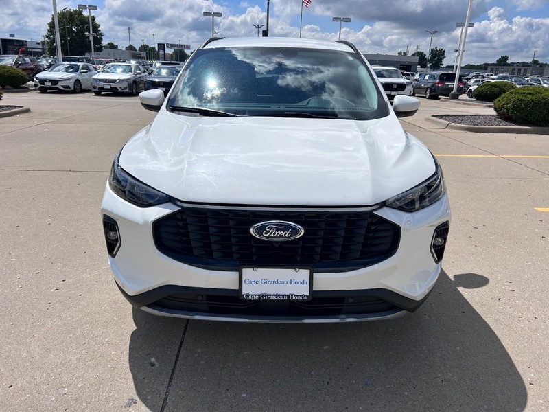 Ford Escape Vehicle Full-screen Gallery Image 08