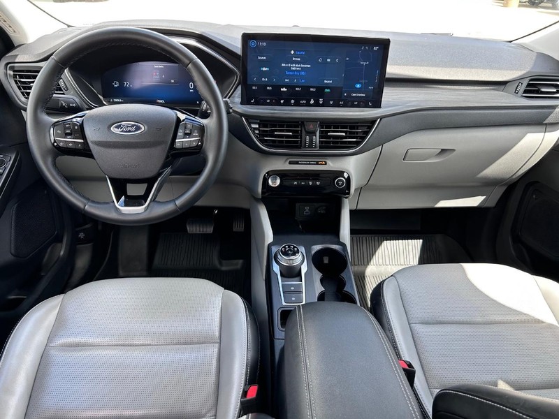 Ford Escape Vehicle Full-screen Gallery Image 10