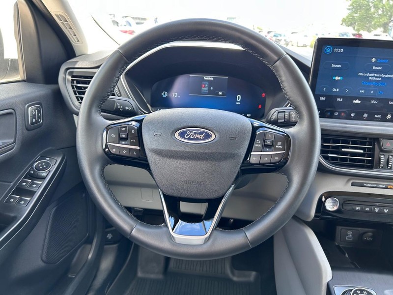 Ford Escape Vehicle Full-screen Gallery Image 11