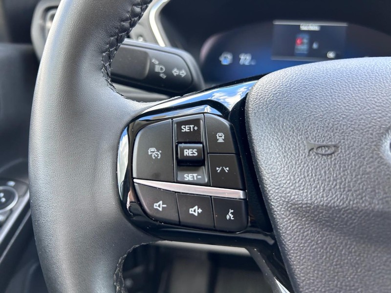 Ford Escape Vehicle Full-screen Gallery Image 12