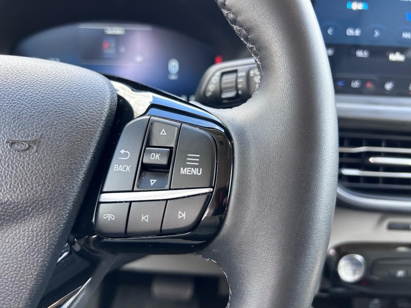 Ford Escape Vehicle Full-screen Gallery Image 13