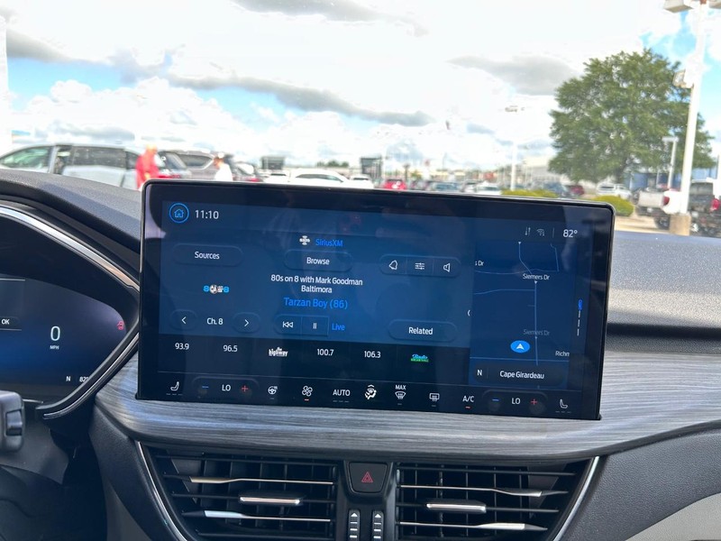 Ford Escape Vehicle Full-screen Gallery Image 14