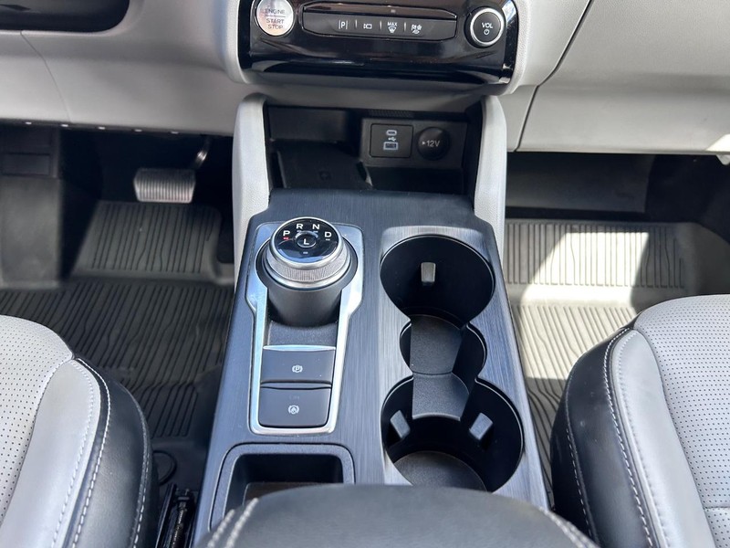 Ford Escape Vehicle Full-screen Gallery Image 16