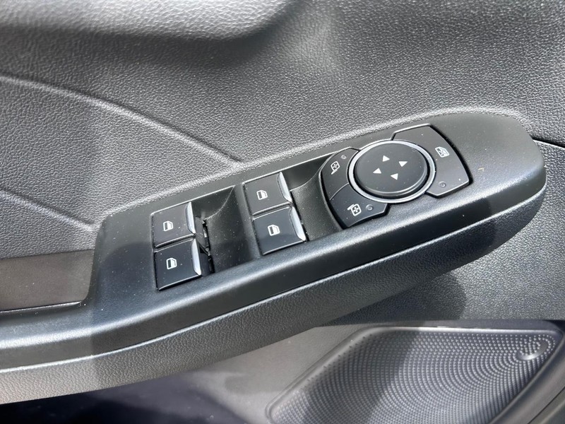 Ford Escape Vehicle Full-screen Gallery Image 18