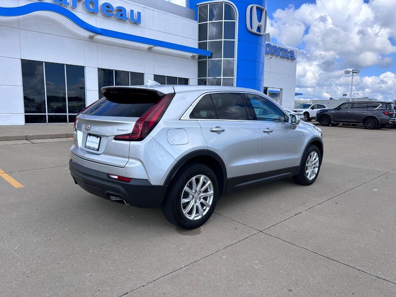 Cadillac XT4 Vehicle Full-screen Gallery Image 02