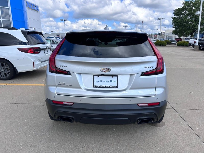 Cadillac XT4 Vehicle Full-screen Gallery Image 03