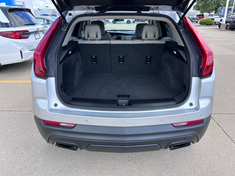 Cadillac XT4 Vehicle Full-screen Gallery Image 04